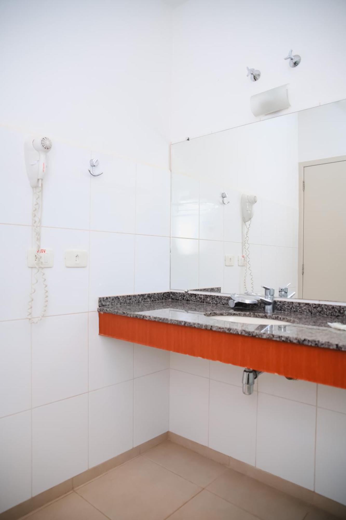 Hotel Agua Das Araras Paraguaçu Paulista Szoba fotó